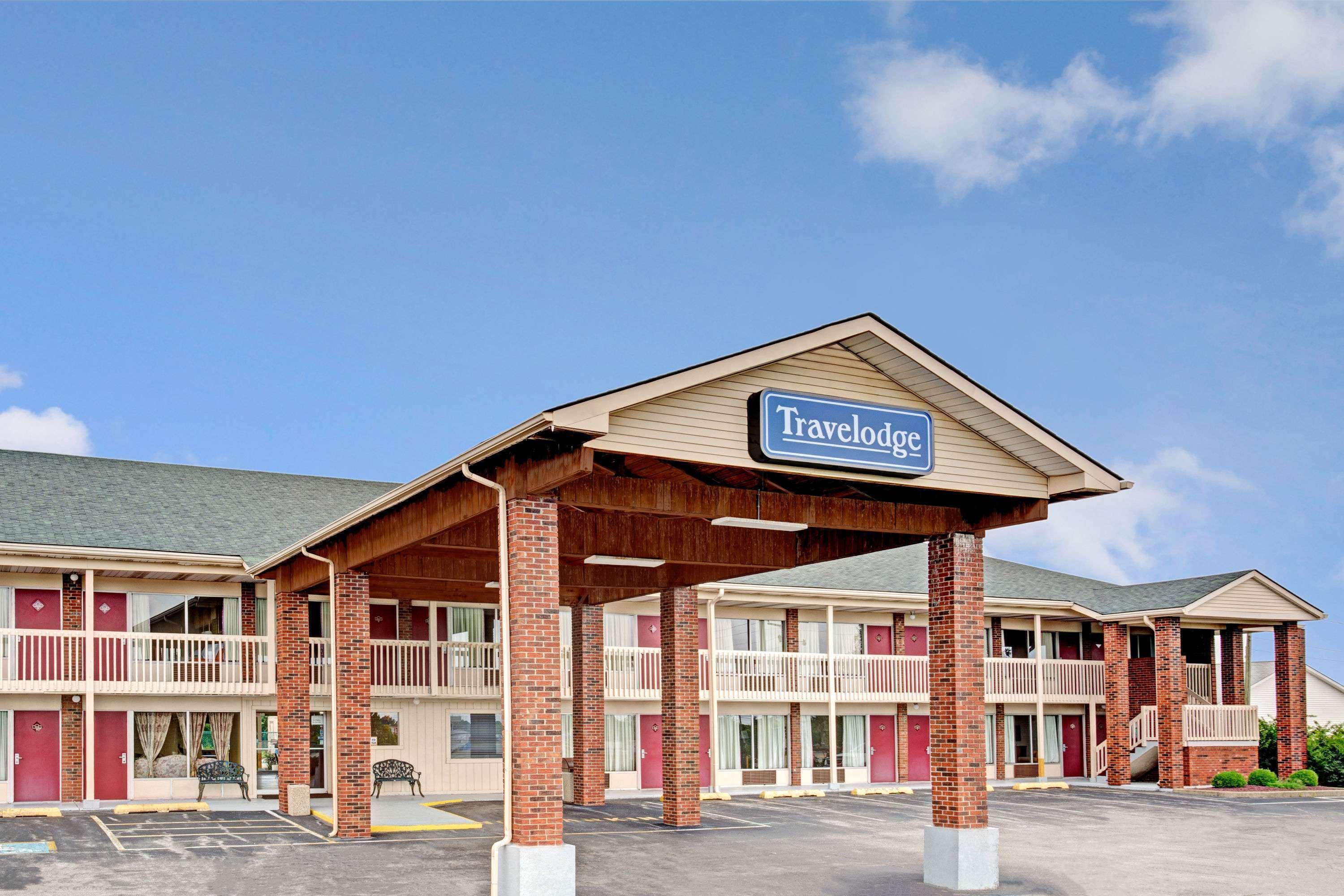Travelodge By Wyndham Sellersburg Екстериор снимка